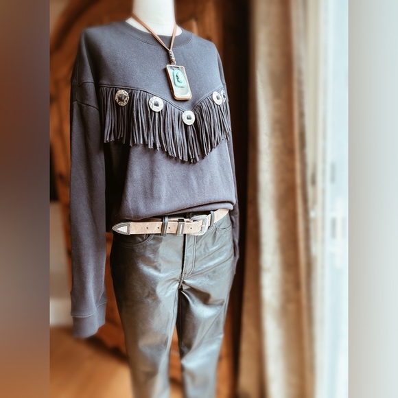 Sweatshirt Black Fringe and Metal Conch - Picture 6 of 8